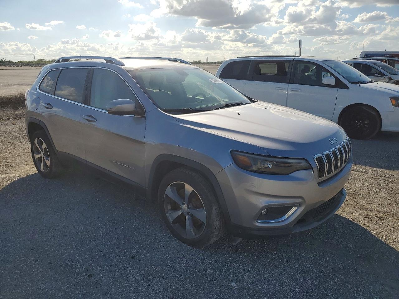 2019 JEEP CHEROKEE LIMITED photo 4