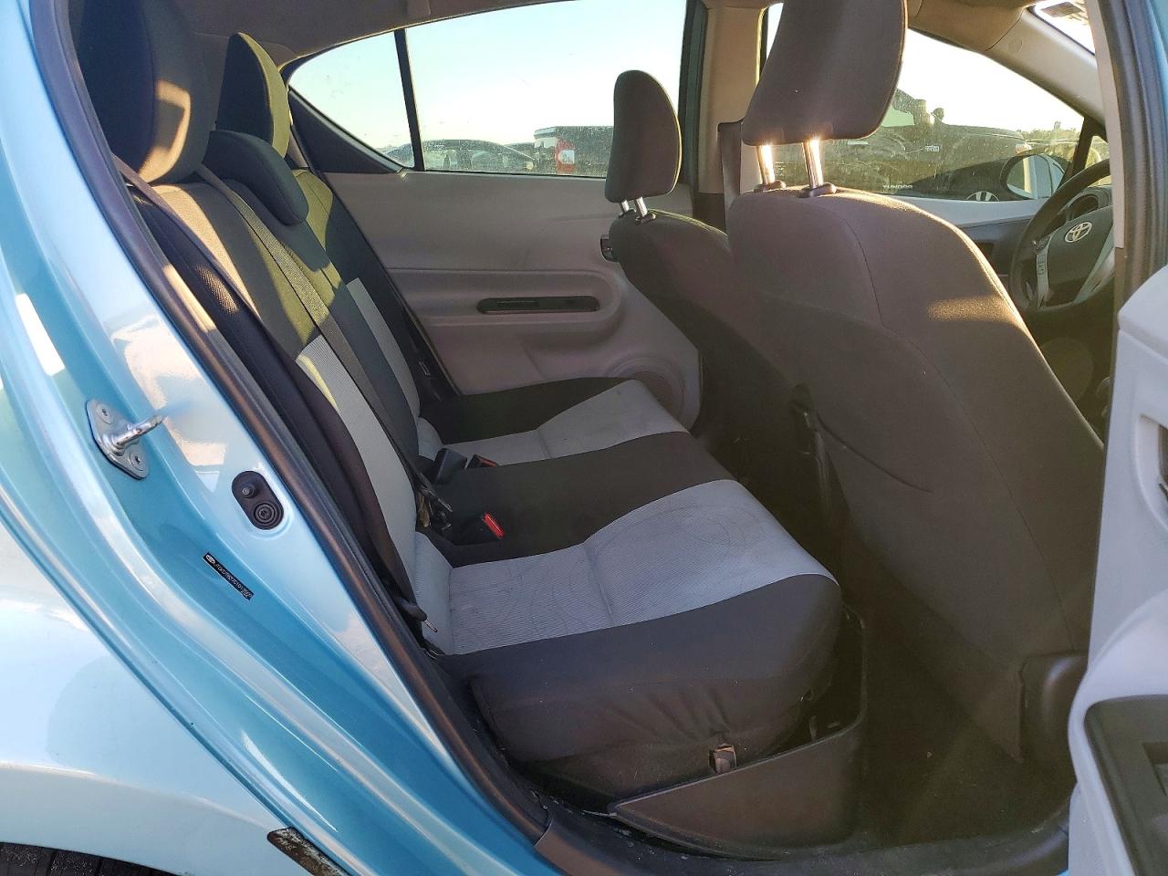 2012 TOYOTA PRIUS C photo 10