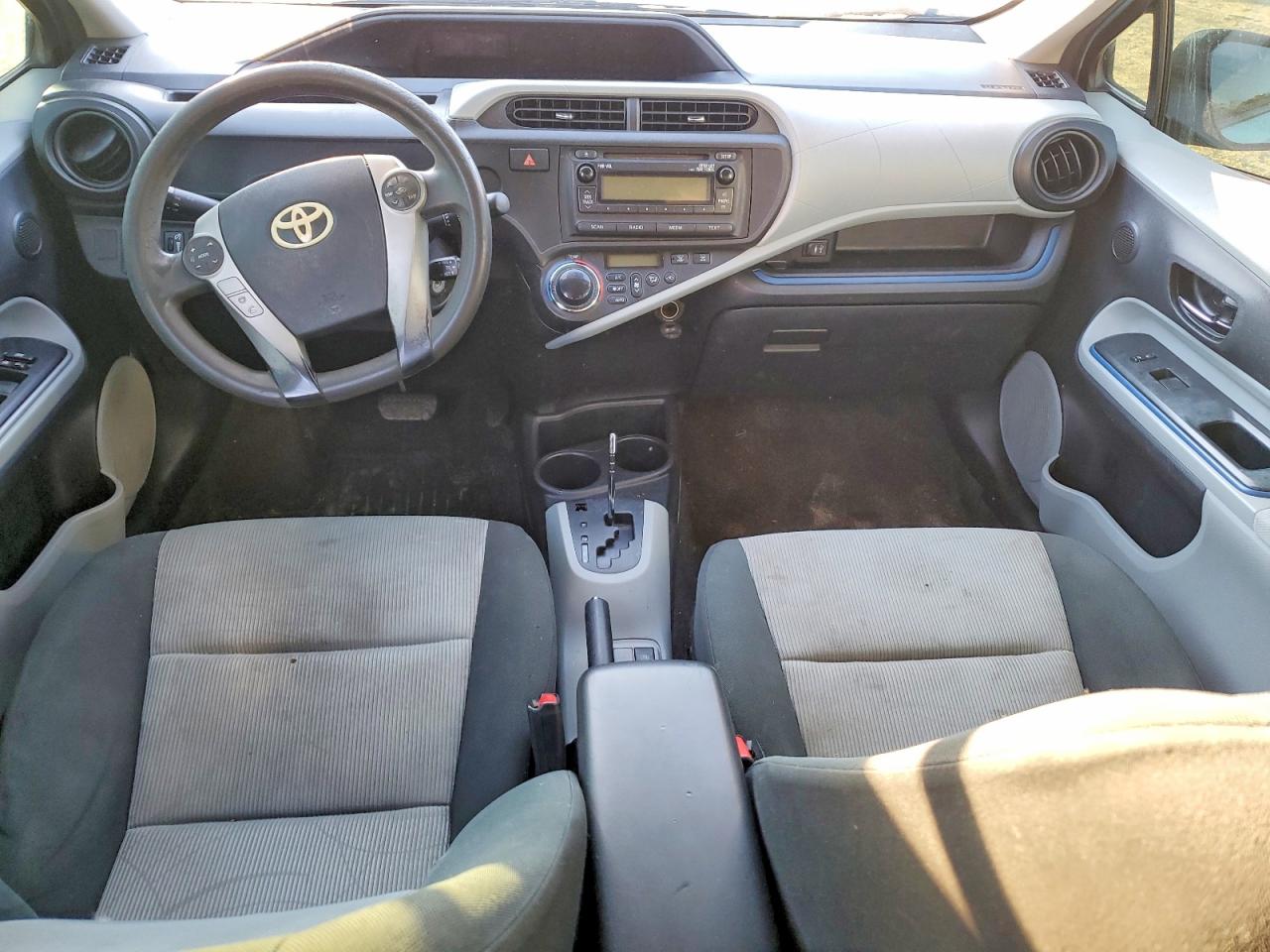 2012 TOYOTA PRIUS C photo 8