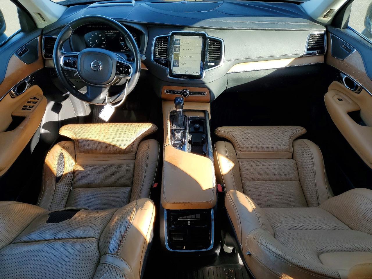 2016 VOLVO XC90 T6 photo 8