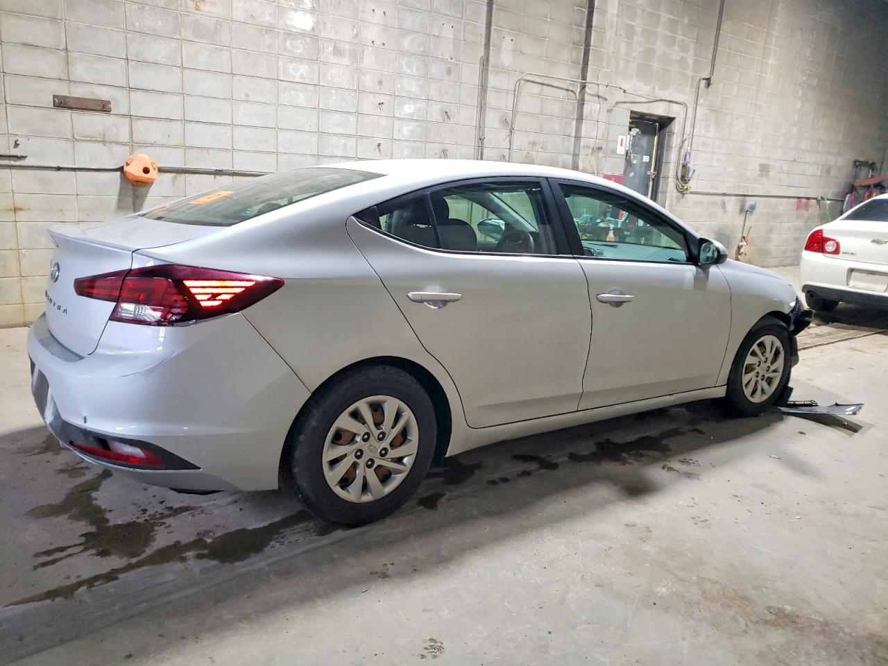2019 HYUNDAI ELANTRA SE photo 3