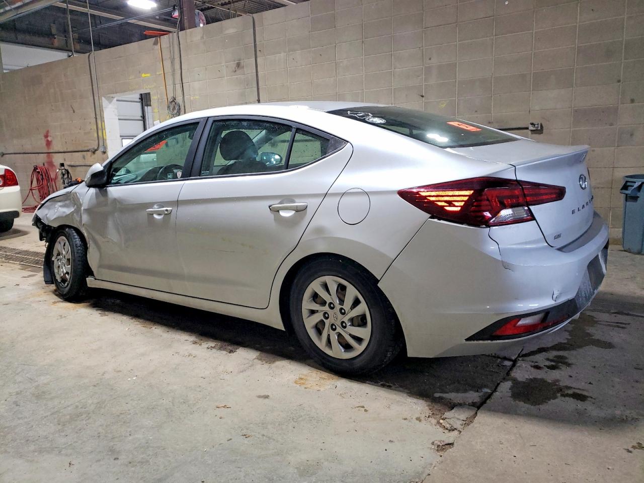2019 HYUNDAI ELANTRA SE photo 2