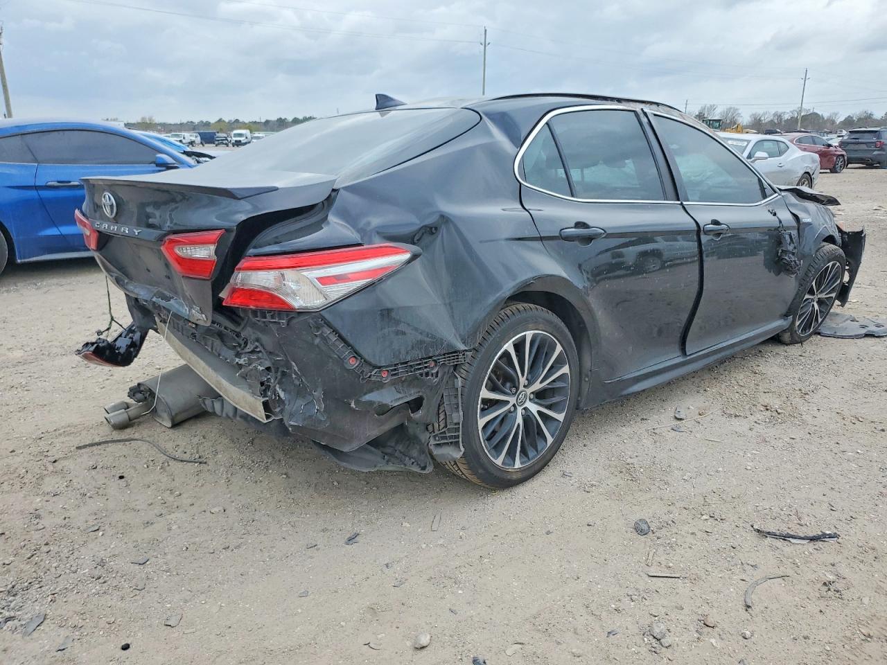 2019 TOYOTA CAMRY HYBRID photo 3
