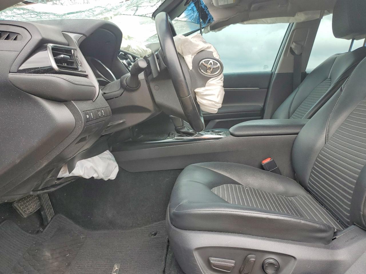 2019 TOYOTA CAMRY HYBRID photo 7