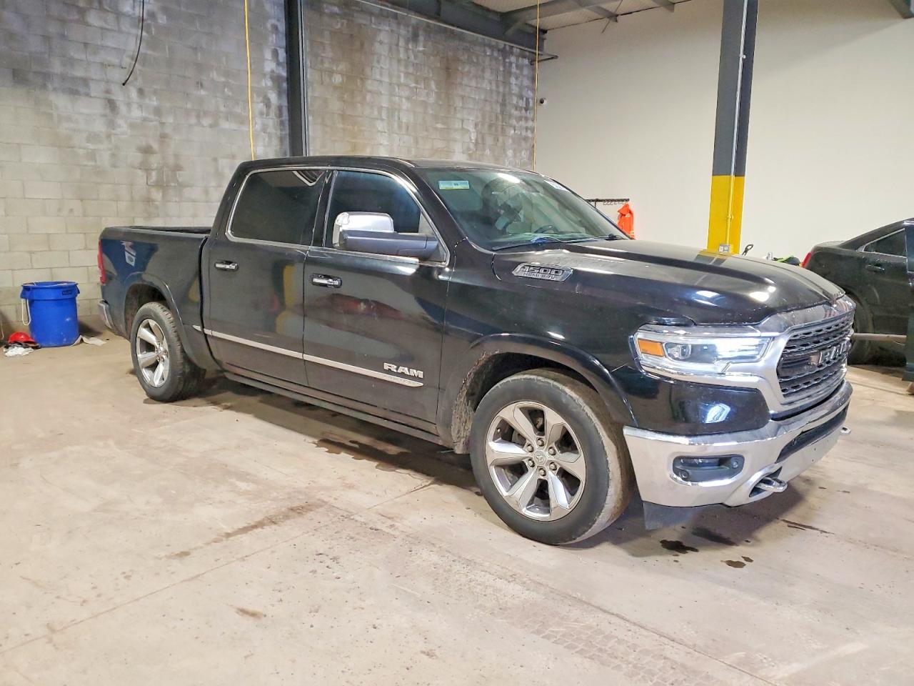 2019 RAM 1500 LIMITED photo 4