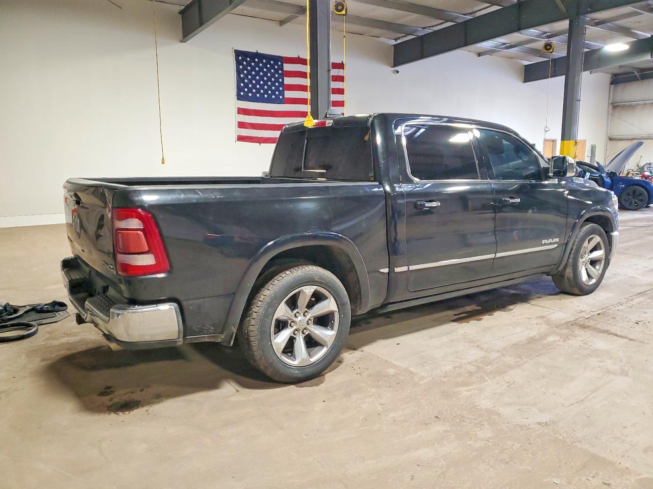 2019 RAM 1500 LIMITED photo 3
