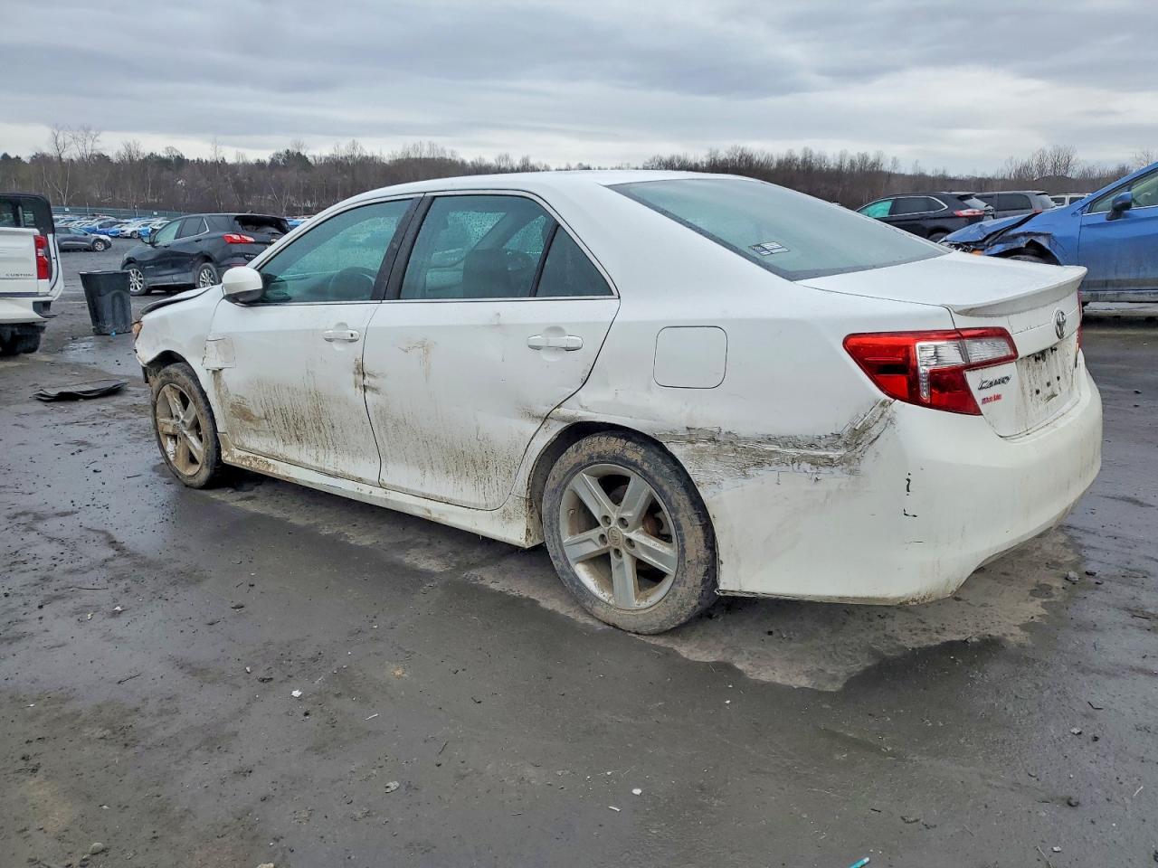2014 TOYOTA CAMRY L photo 2