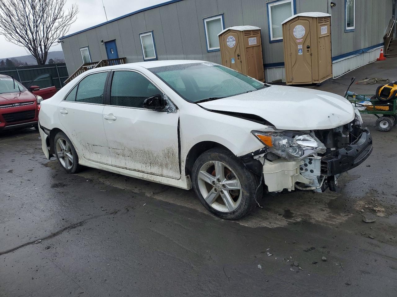 2014 TOYOTA CAMRY L photo 4