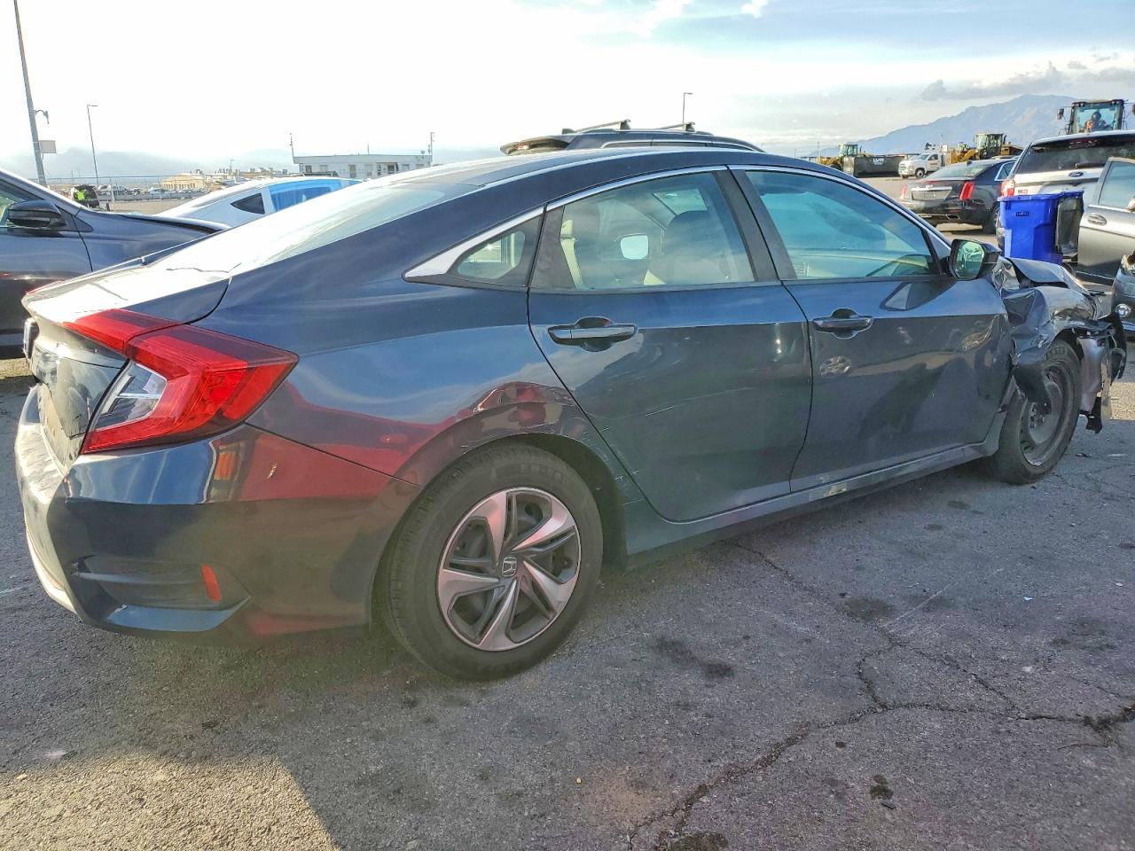 2020 HONDA CIVIC LX photo 5
