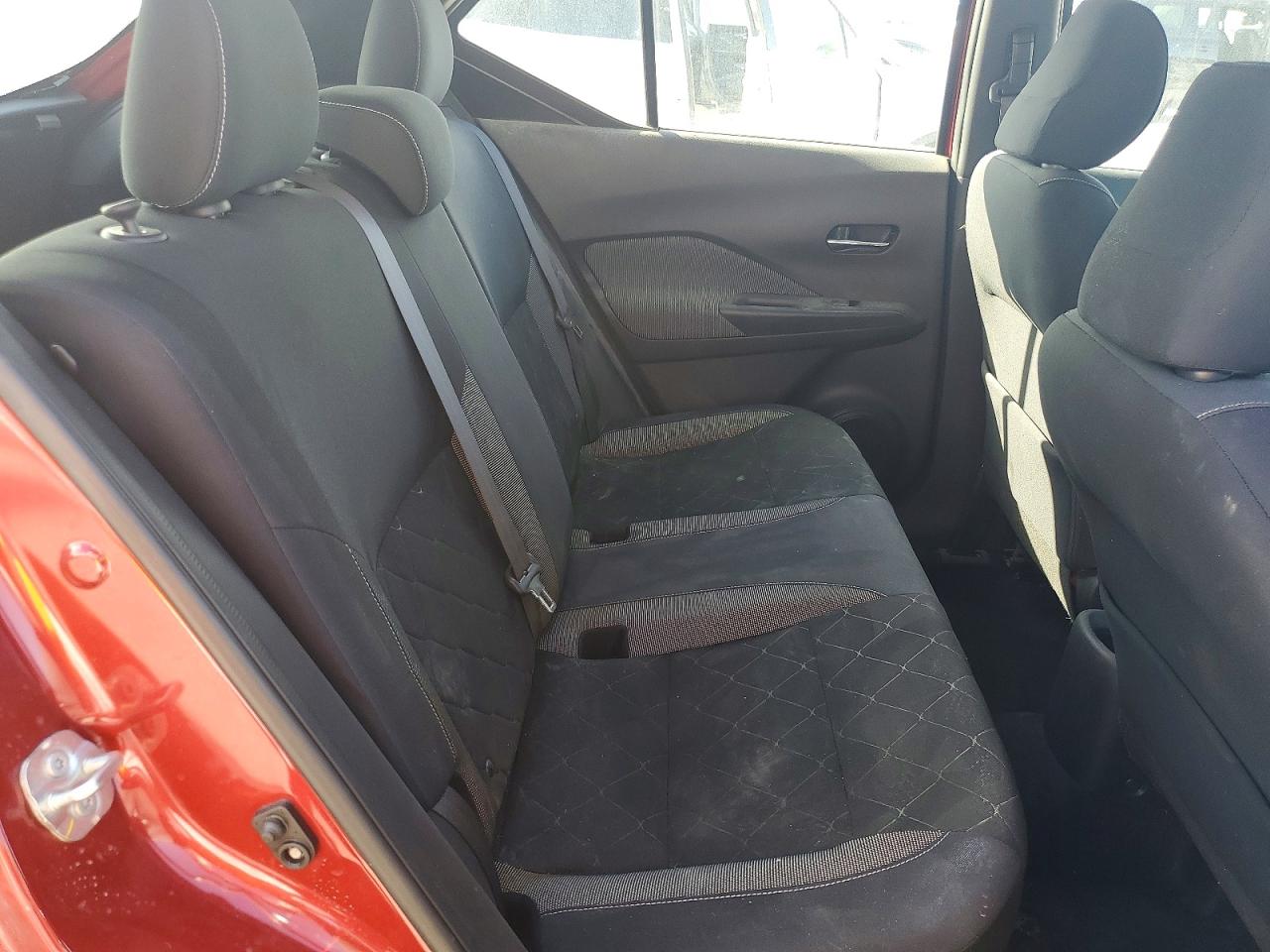 2018 NISSAN KICKS S photo 19
