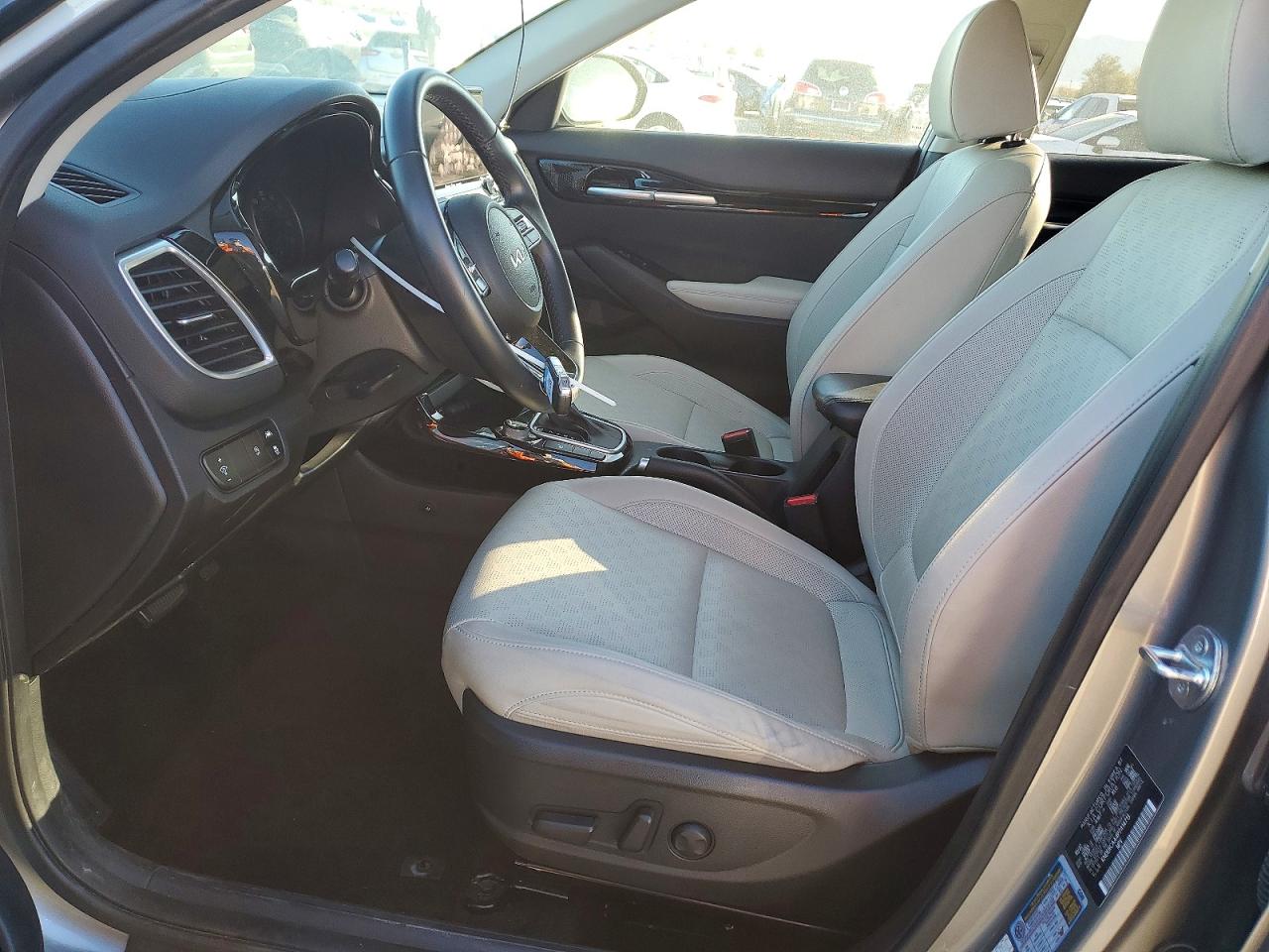 2023 KIA SELTOS EX photo 7
