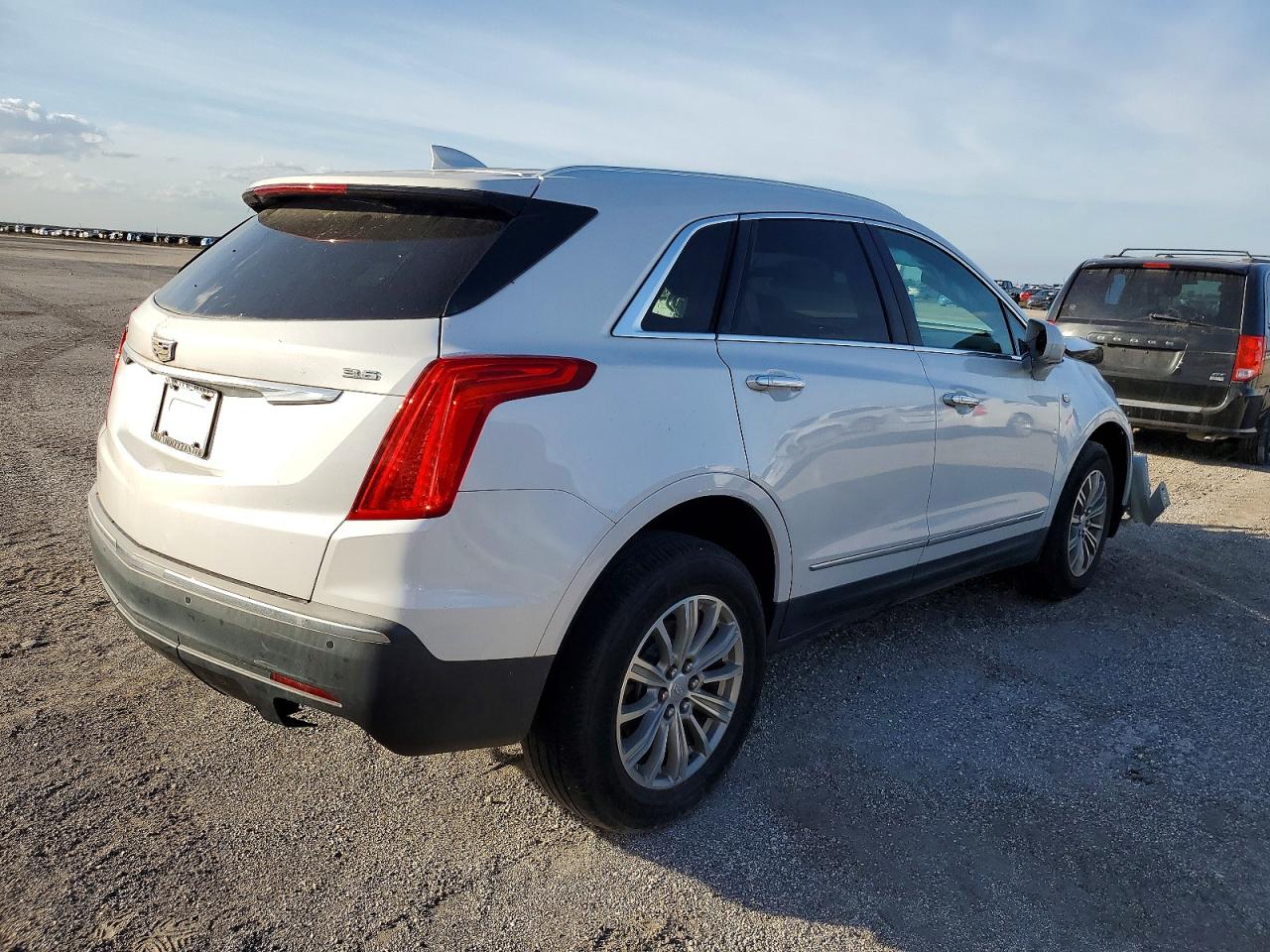 2018 CADILLAC XT5 LUXURY photo 5