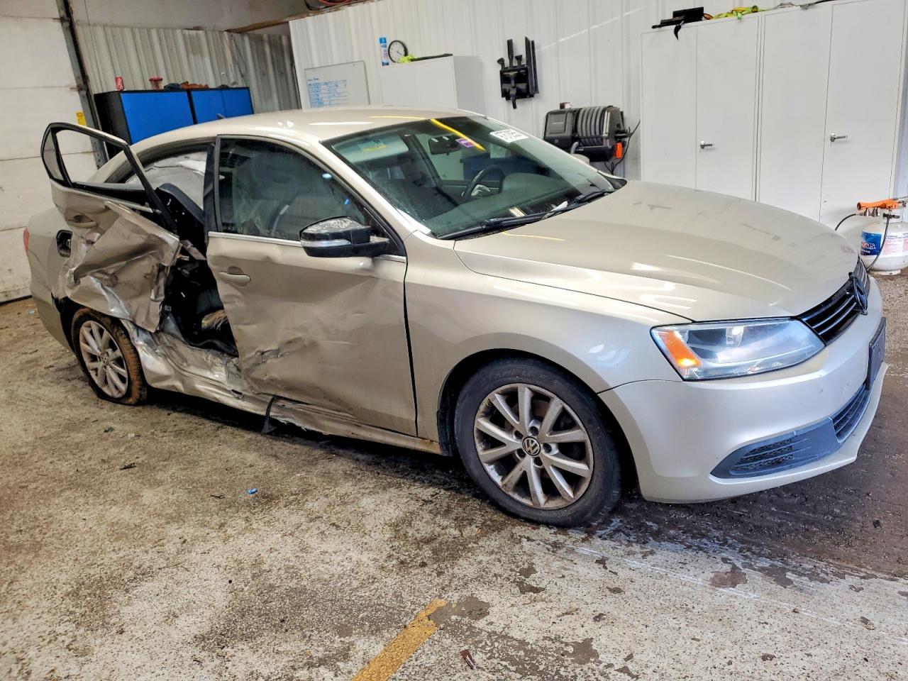 2013 VOLKSWAGEN JETTA SE photo 4