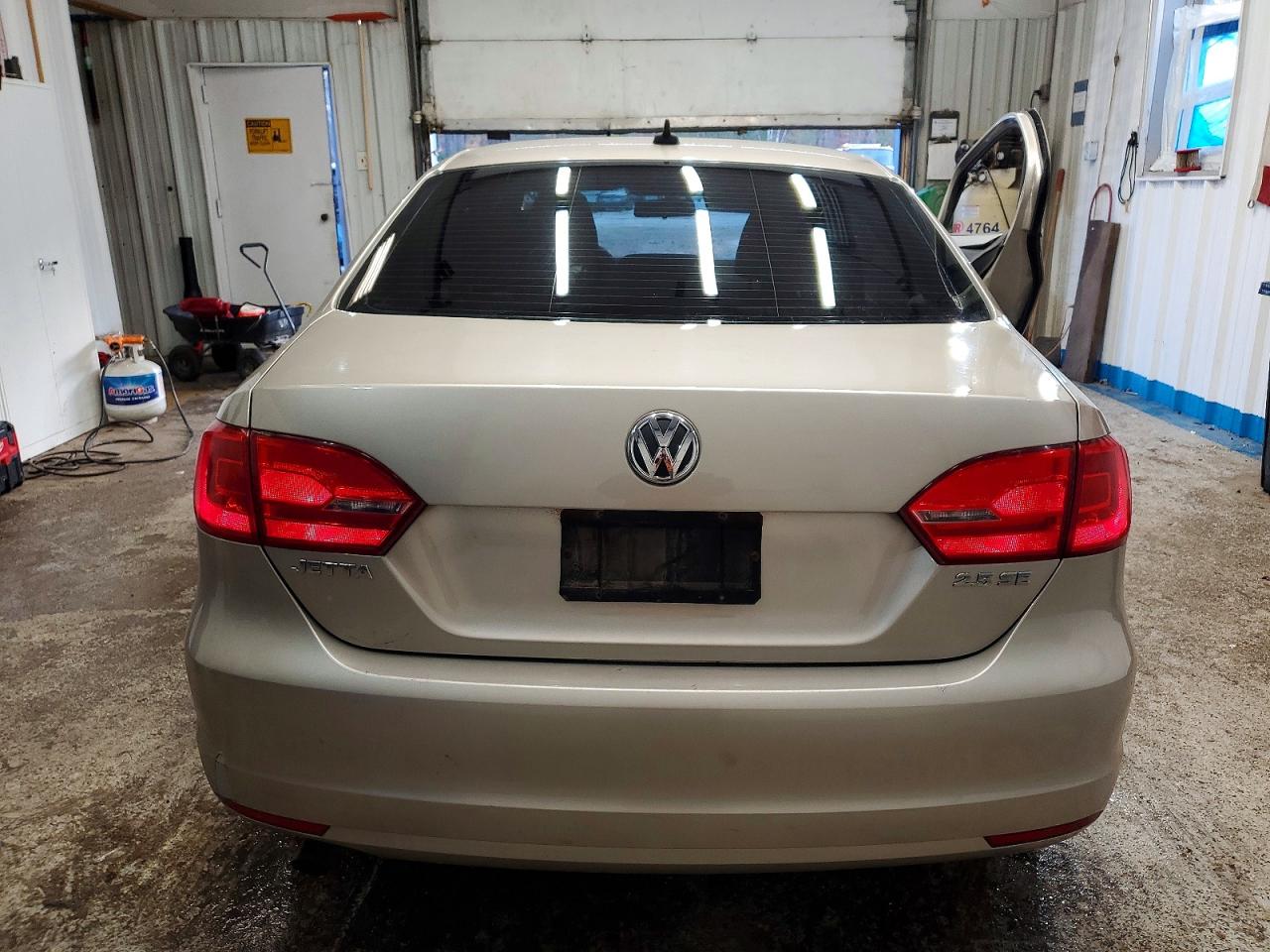 2013 VOLKSWAGEN JETTA SE photo 6