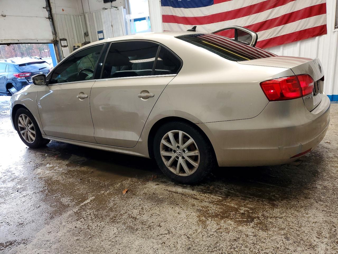 2013 VOLKSWAGEN JETTA SE photo 2