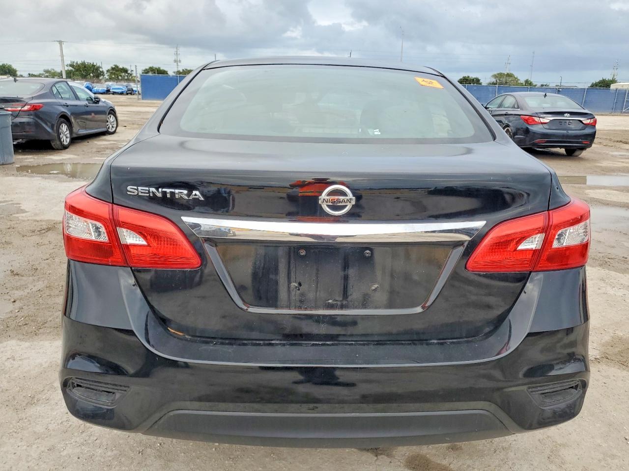 2016 NISSAN SENTRA S photo 6