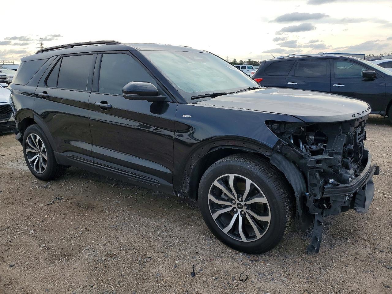 2025 FORD EXPLORER ST-LINE photo 7