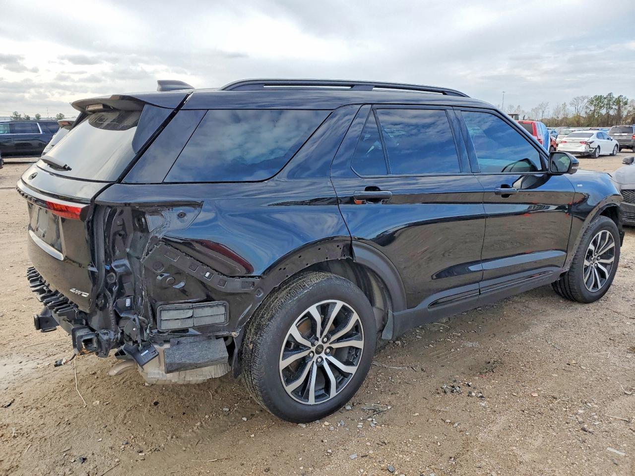 2025 FORD EXPLORER ST-LINE photo 5