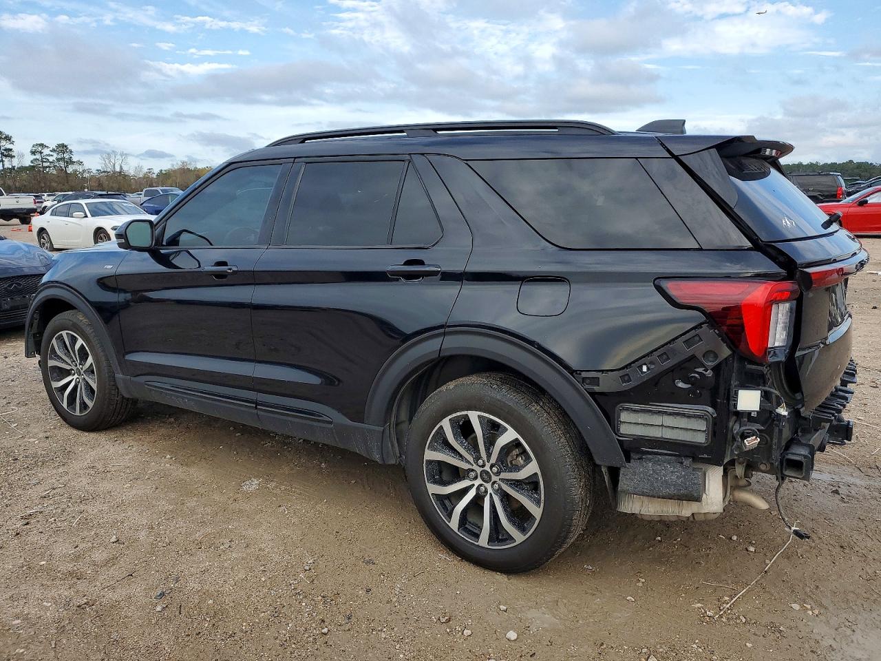 2025 FORD EXPLORER ST-LINE photo 3