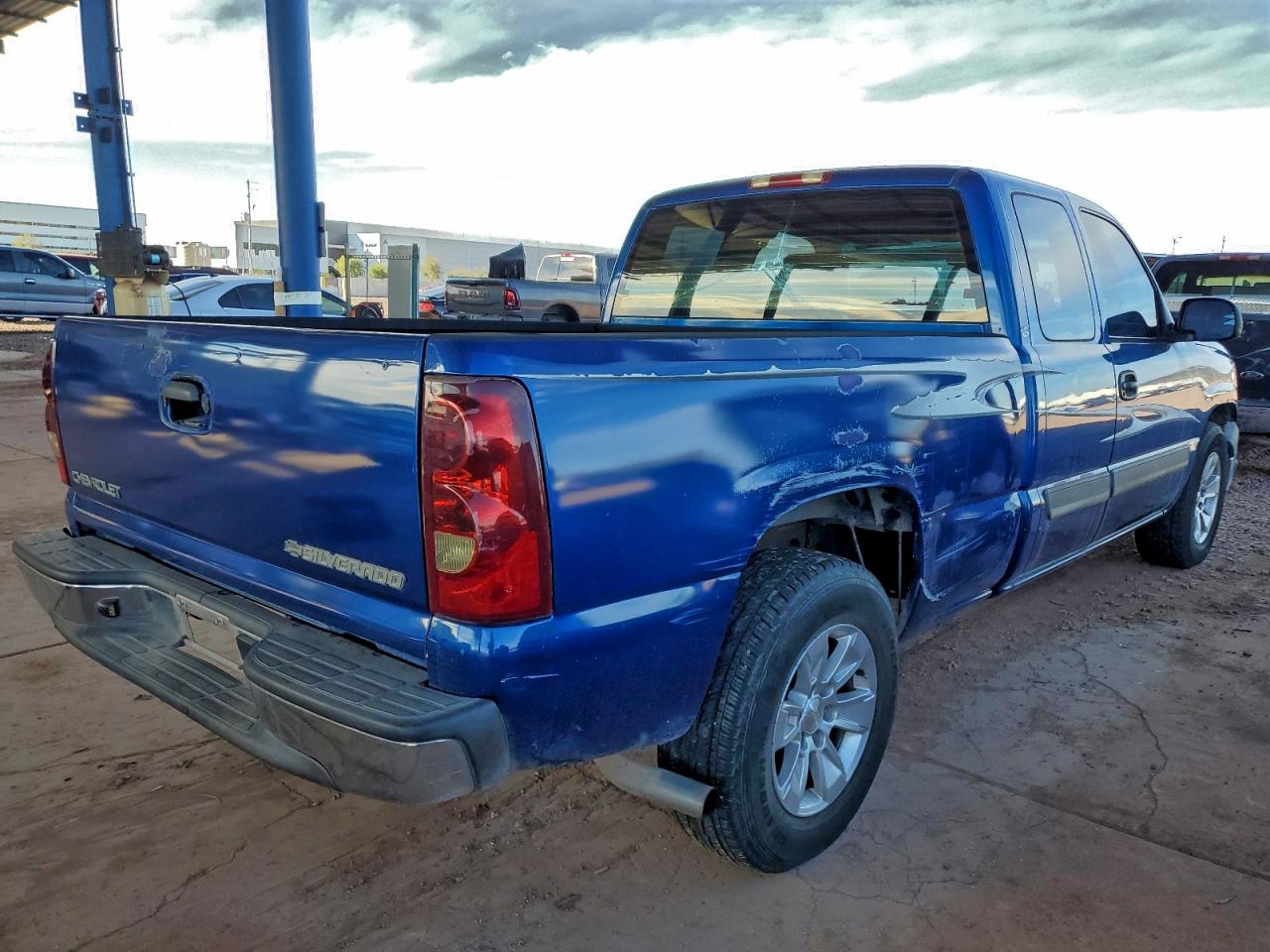 2003 CHEVROLET SILVERADO C1500 photo 3