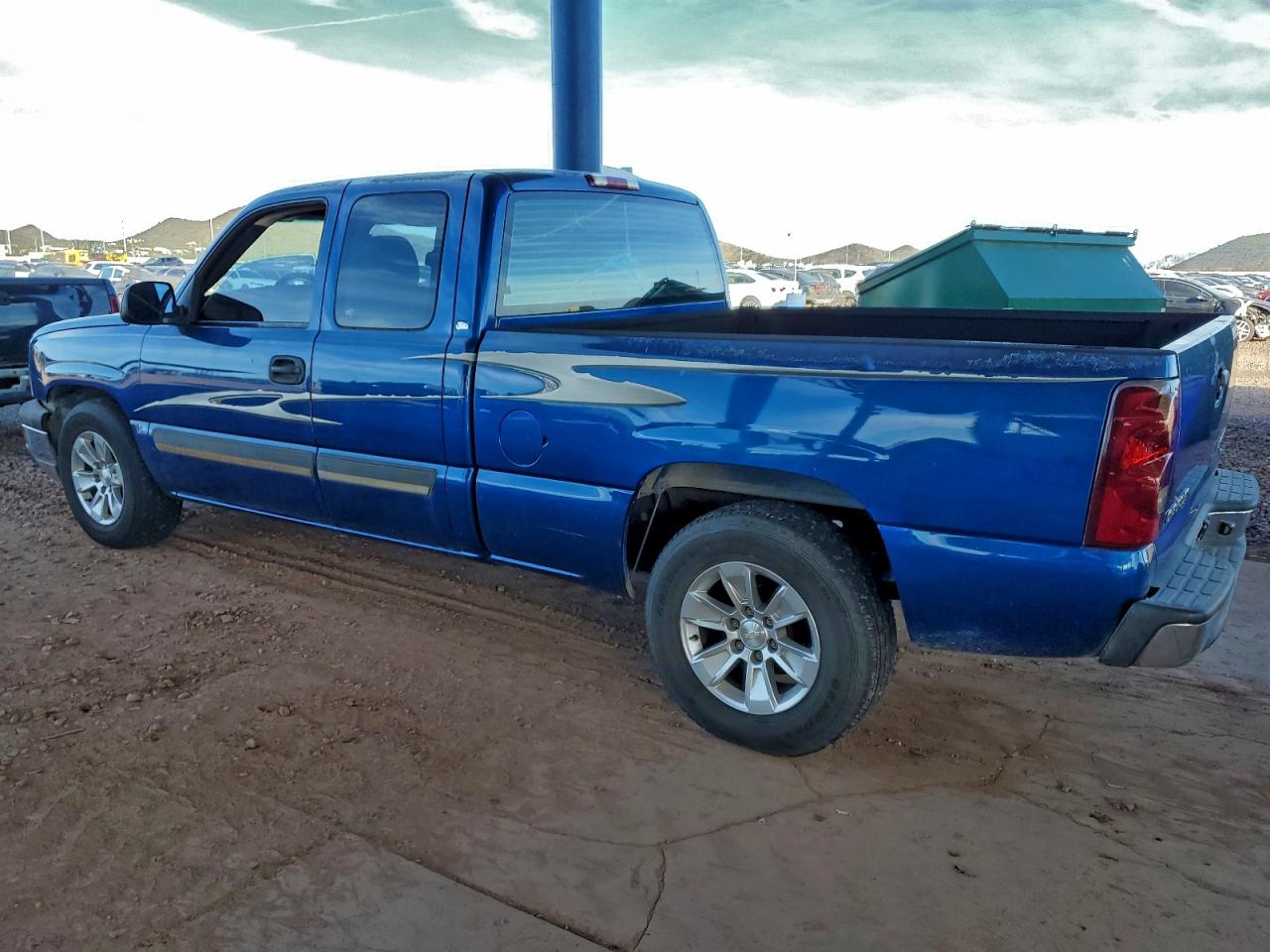 2003 CHEVROLET SILVERADO C1500 photo 2