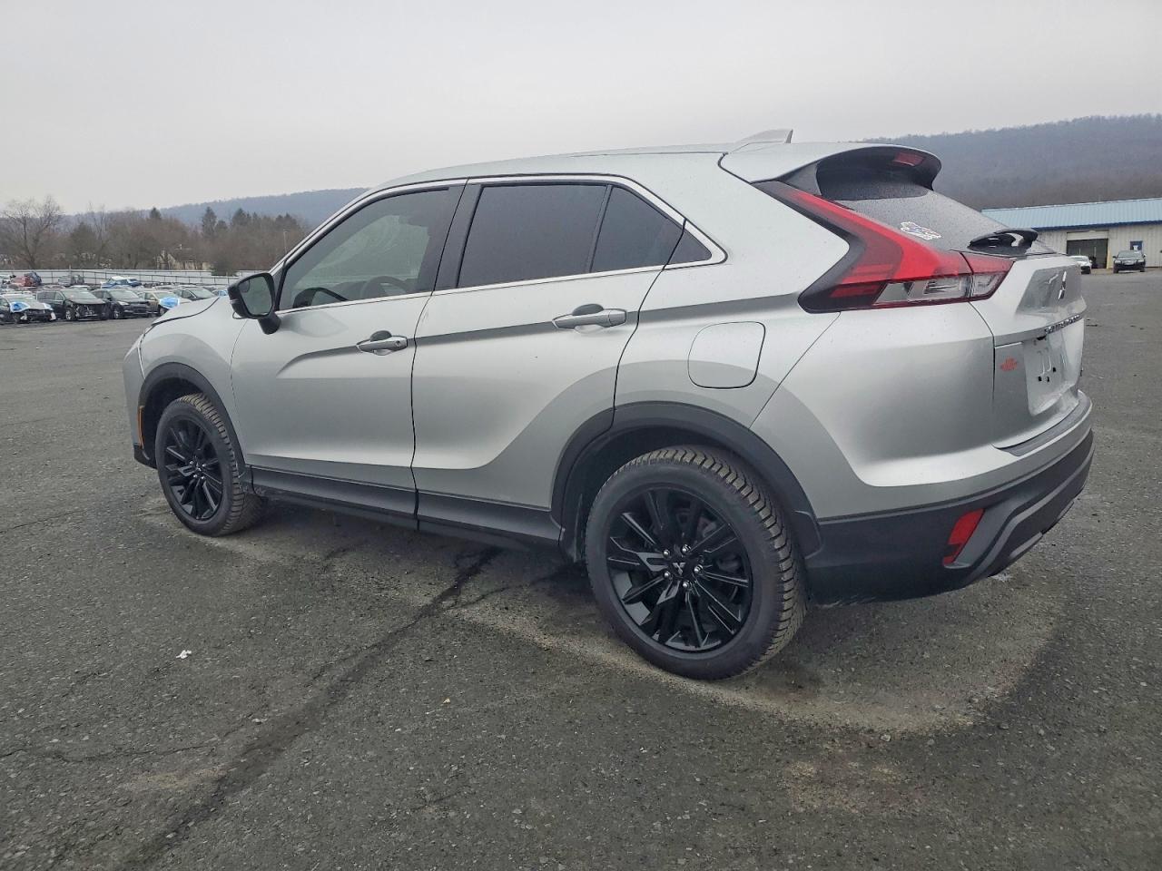 2023 MITSUBISHI ECLIPSE CROSS LE photo 2