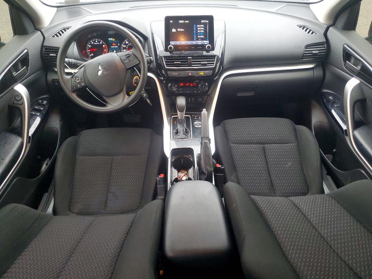 2023 MITSUBISHI ECLIPSE CROSS LE photo 8