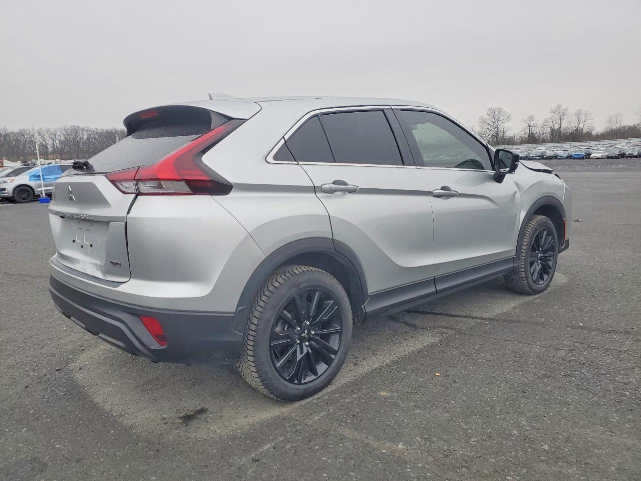 2023 MITSUBISHI ECLIPSE CROSS LE photo 3