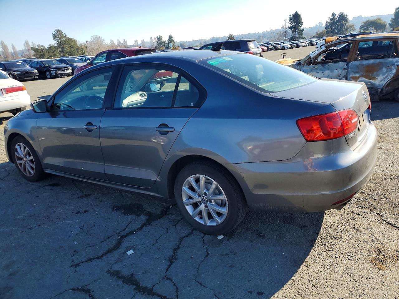 2011 VOLKSWAGEN JETTA SE photo 2