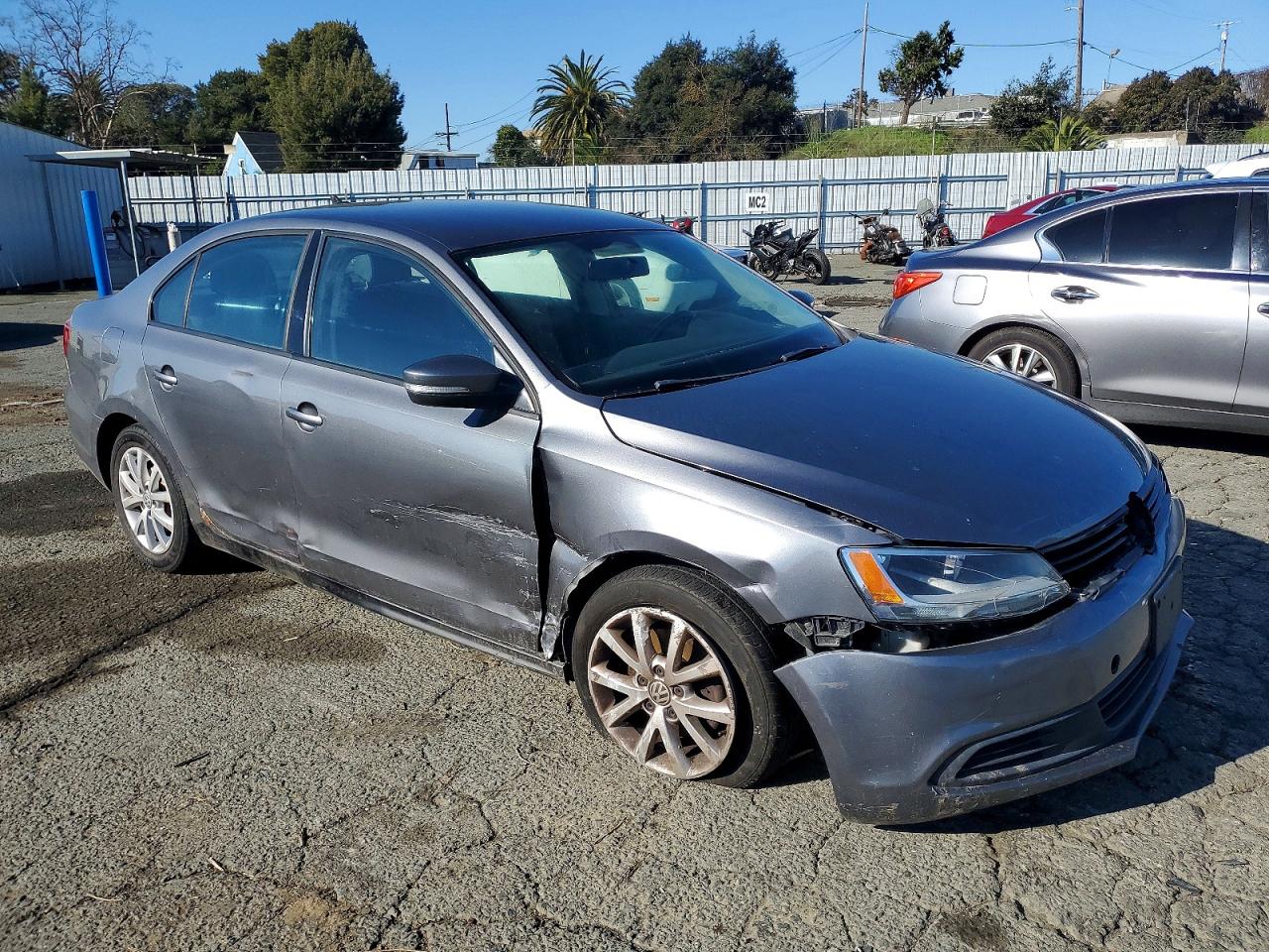 2011 VOLKSWAGEN JETTA SE photo 4