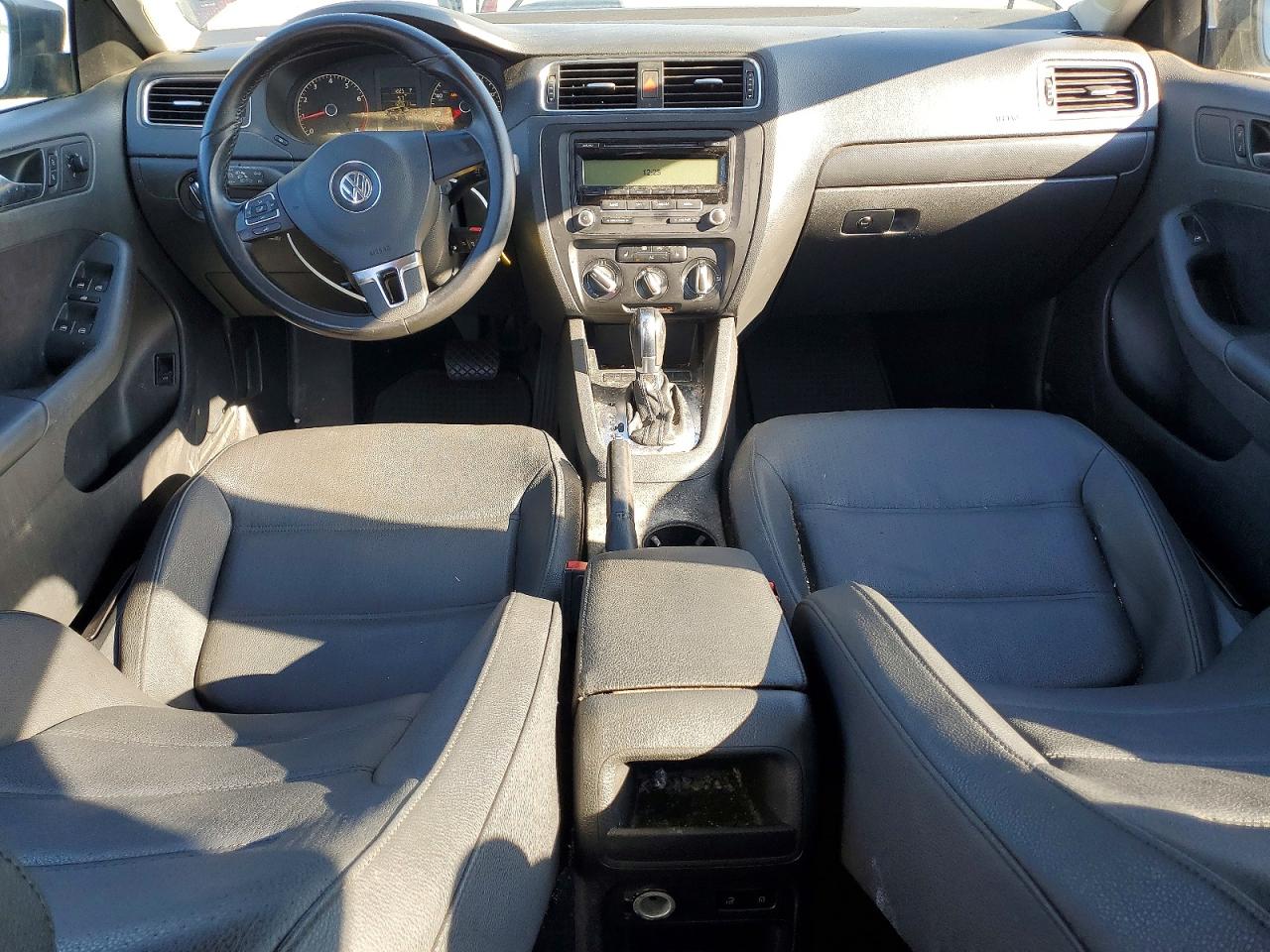 2011 VOLKSWAGEN JETTA SE photo 8