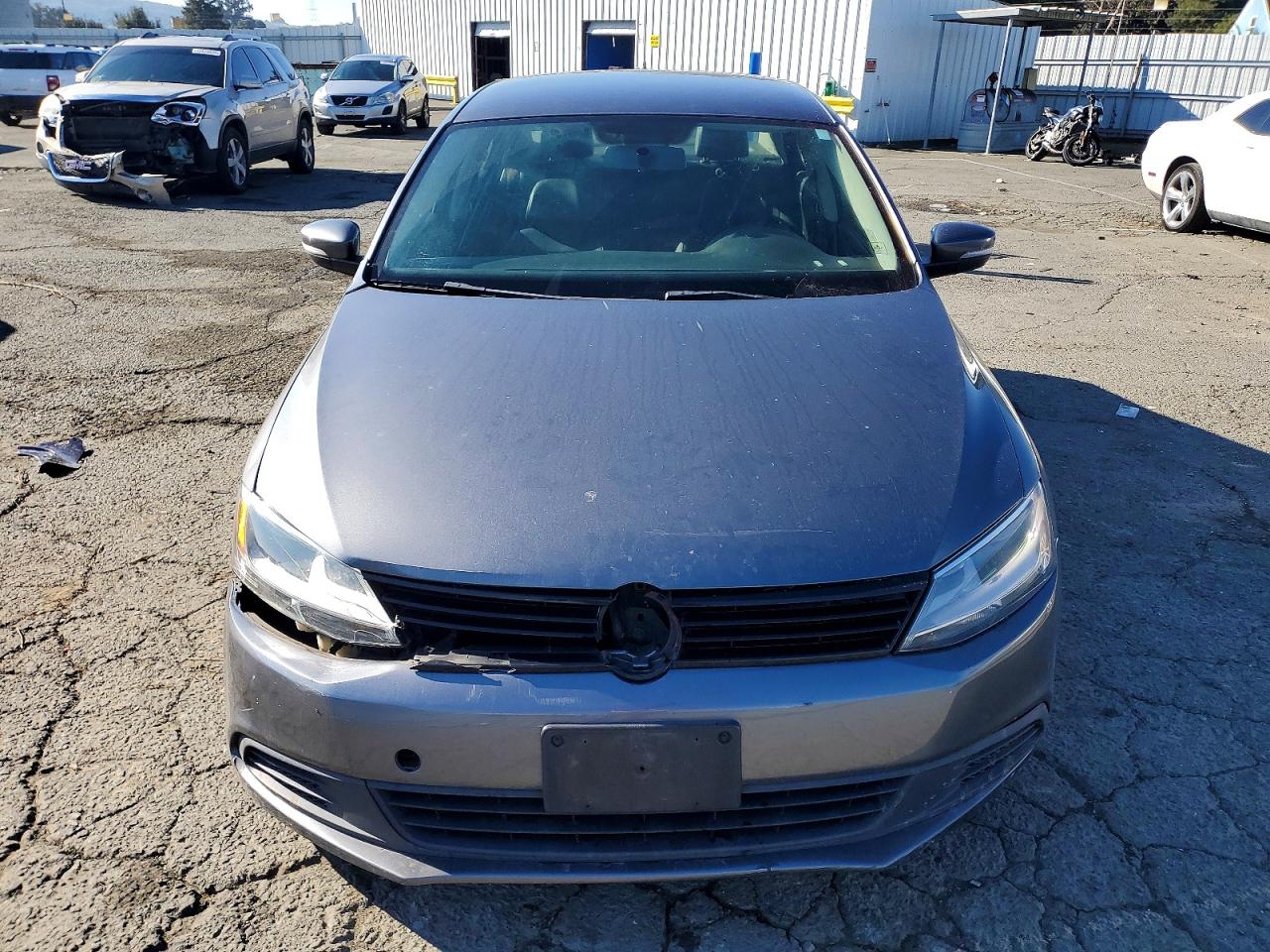 2011 VOLKSWAGEN JETTA SE photo 5
