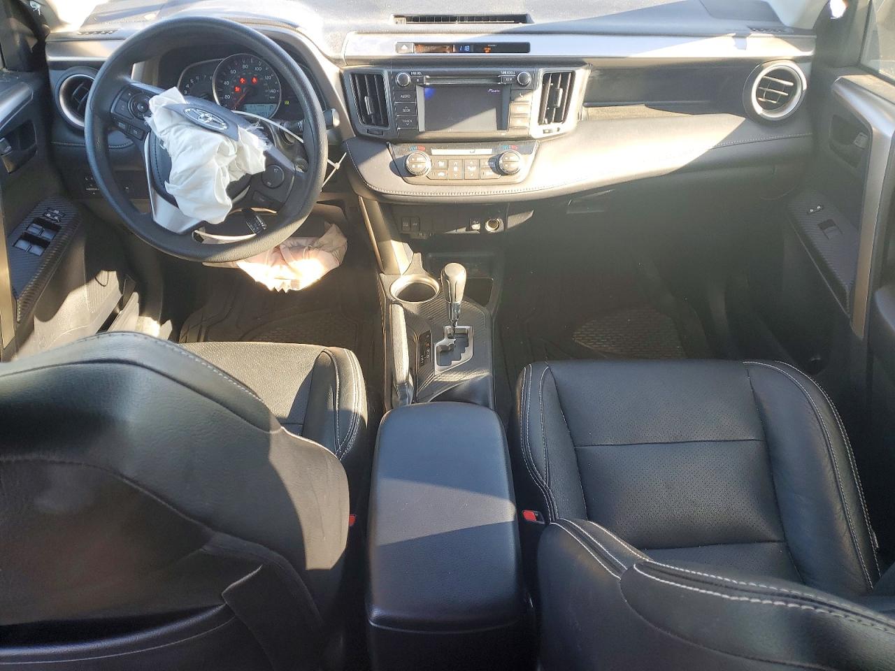 2013 TOYOTA RAV4 XLE photo 8