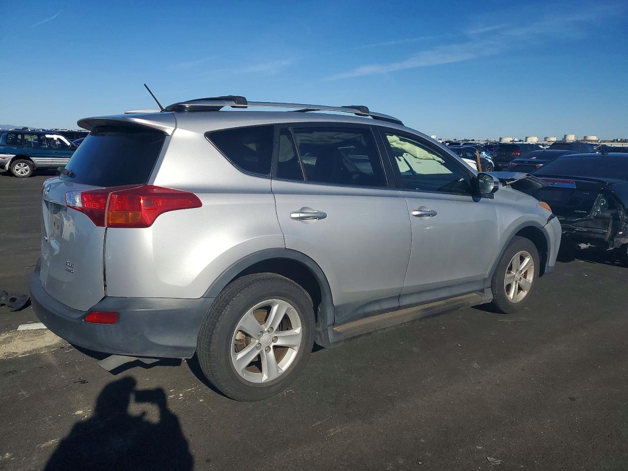 2013 TOYOTA RAV4 XLE photo 3