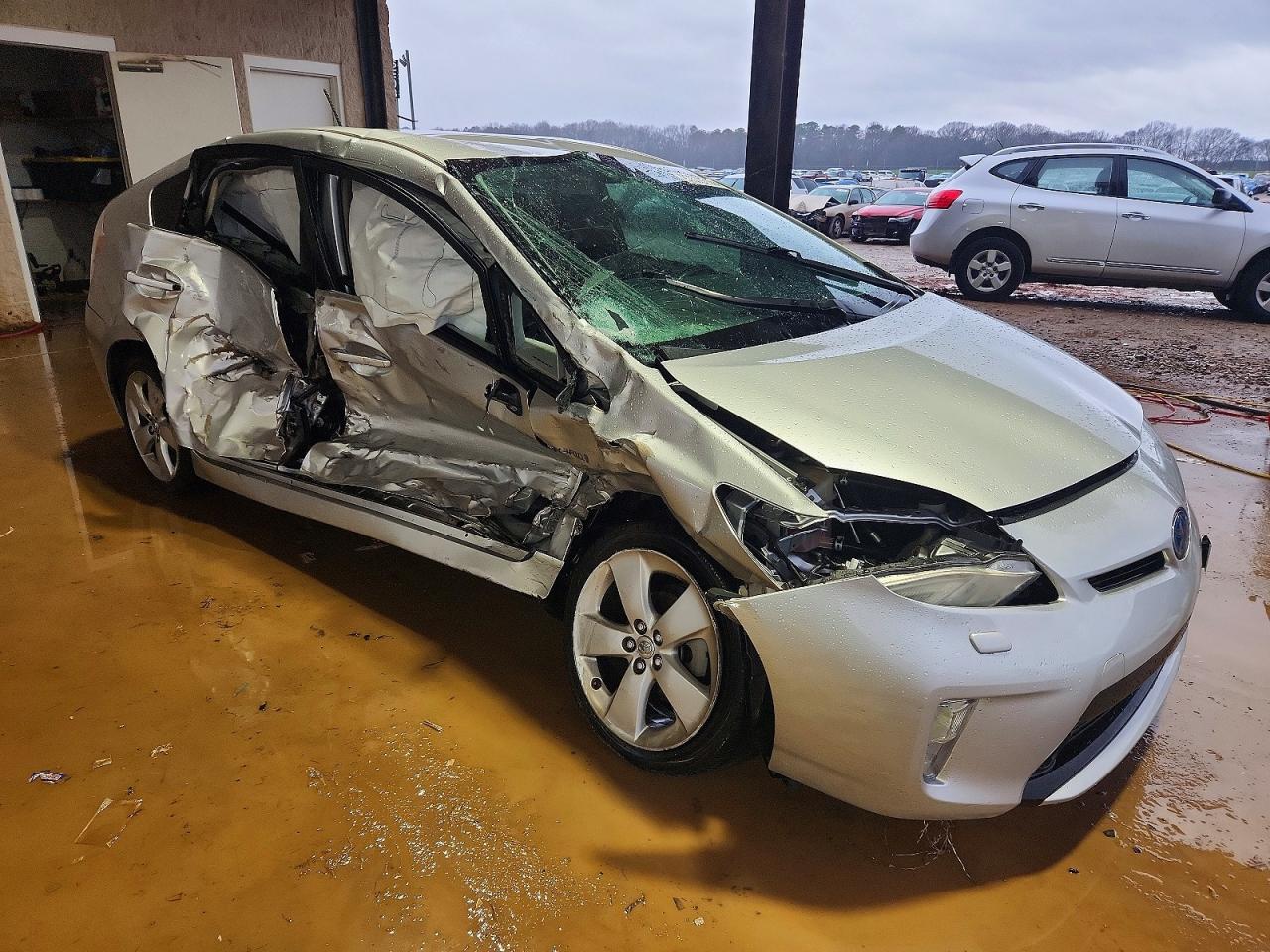 2015 TOYOTA PRIUS photo 7