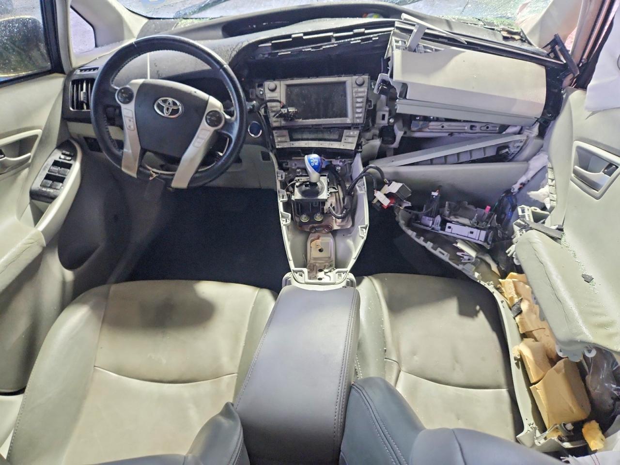 2015 TOYOTA PRIUS photo 15