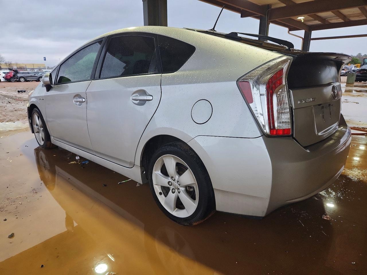 2015 TOYOTA PRIUS photo 3