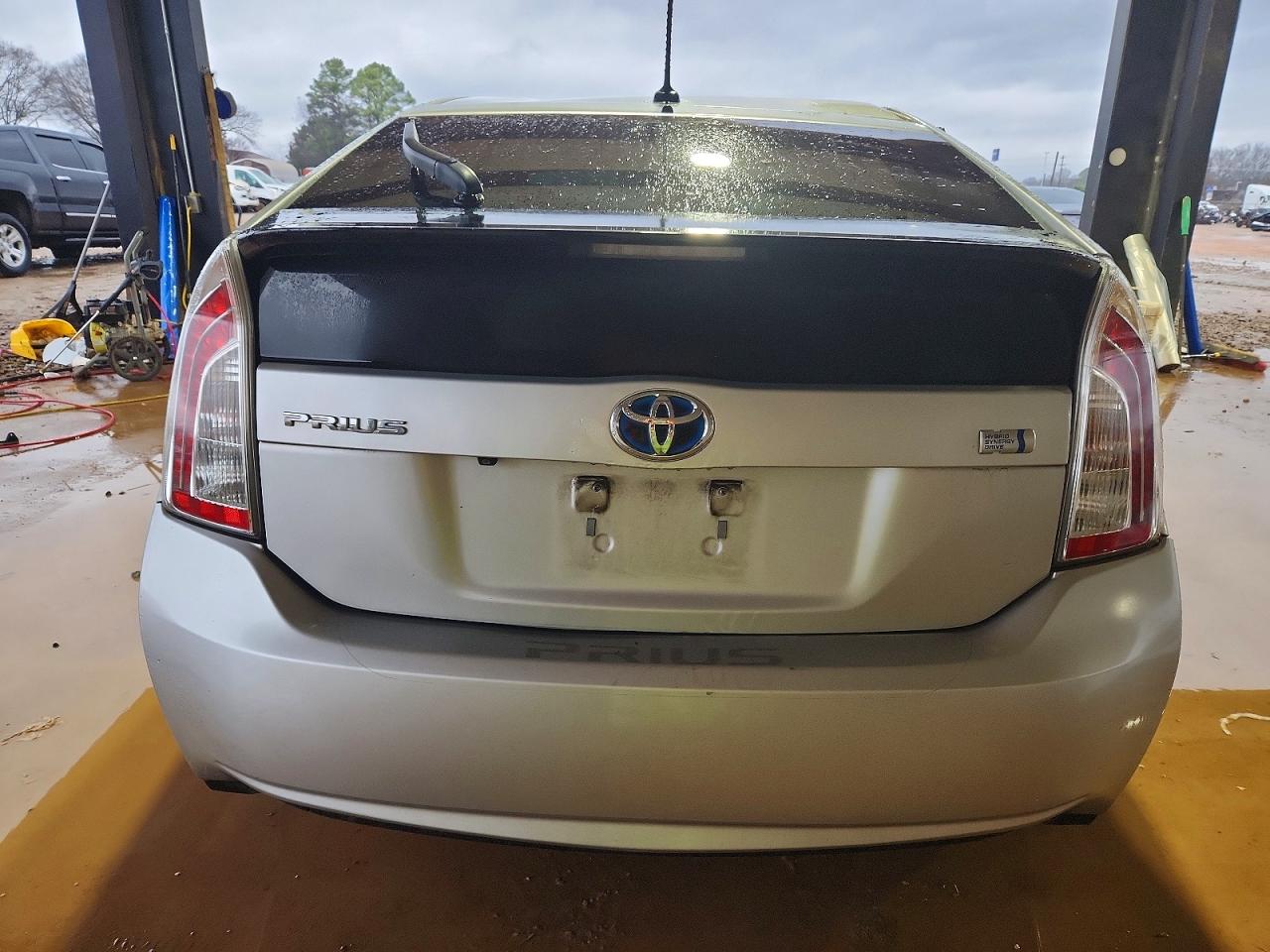 2015 TOYOTA PRIUS photo 11