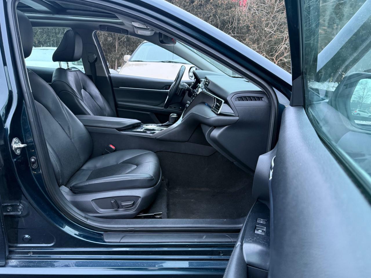 2019 TOYOTA CAMRY XSE photo 5