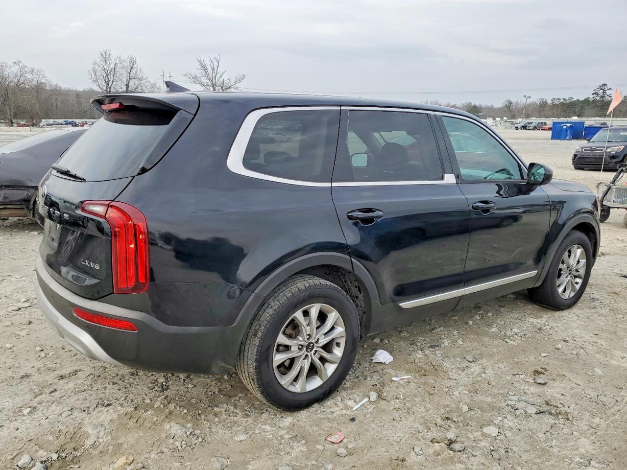 2021 KIA TELLURIDE LX photo 3