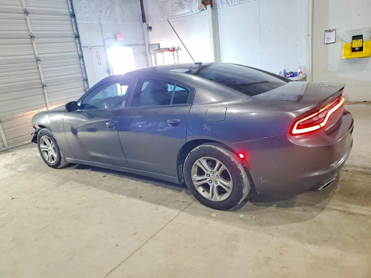 2015 DODGE CHARGER SE photo 2