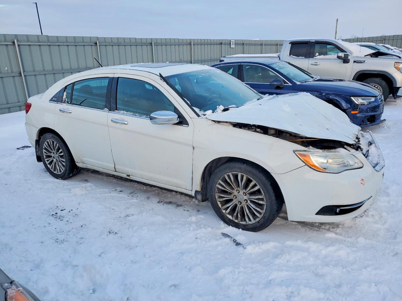 2013 CHRYSLER 200 LIMITED photo 4