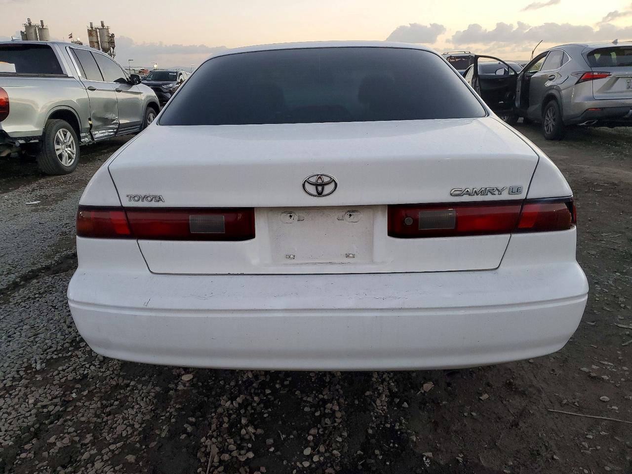 1999 TOYOTA CAMRY LE photo 6