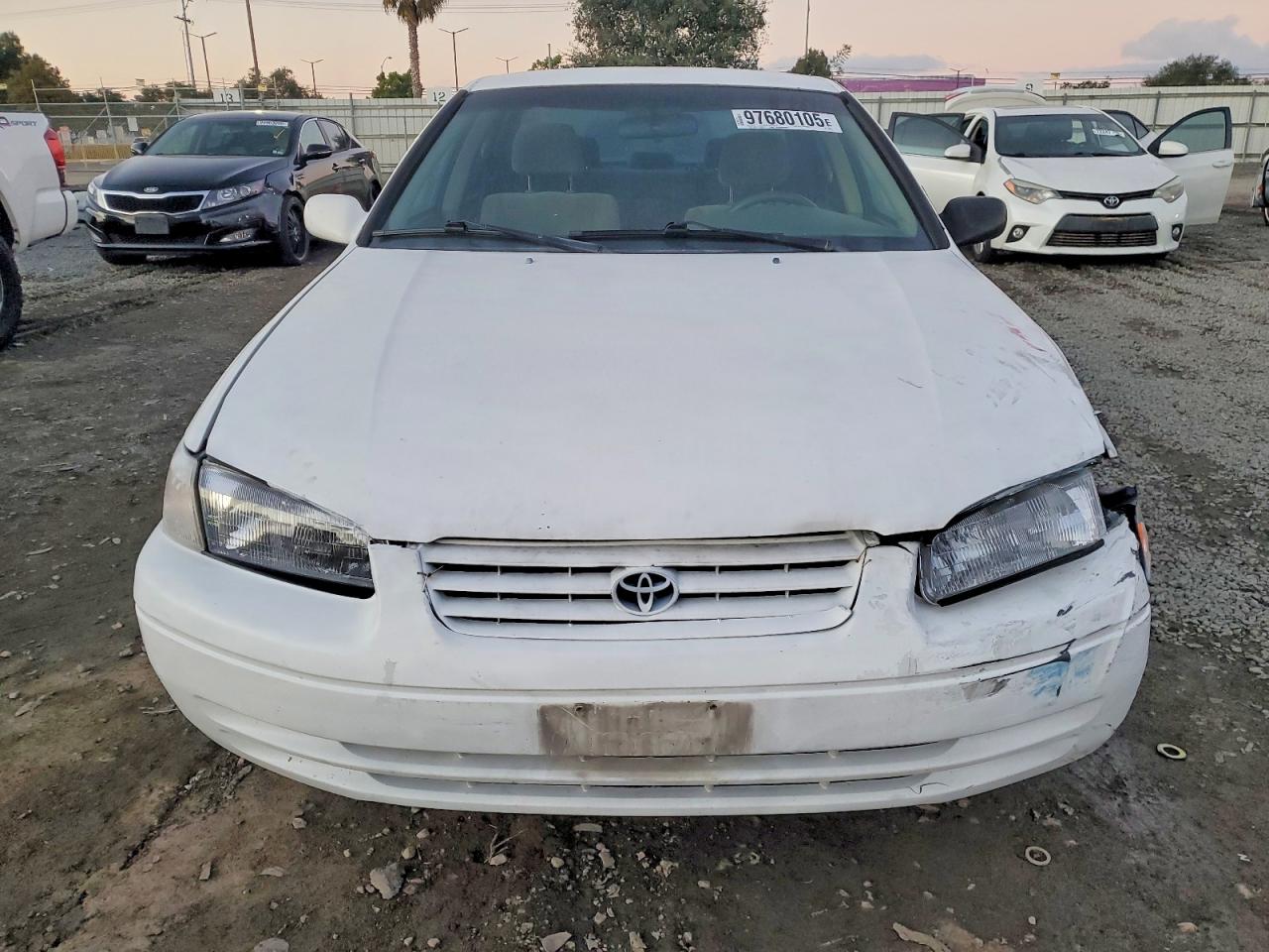 1999 TOYOTA CAMRY LE photo 5
