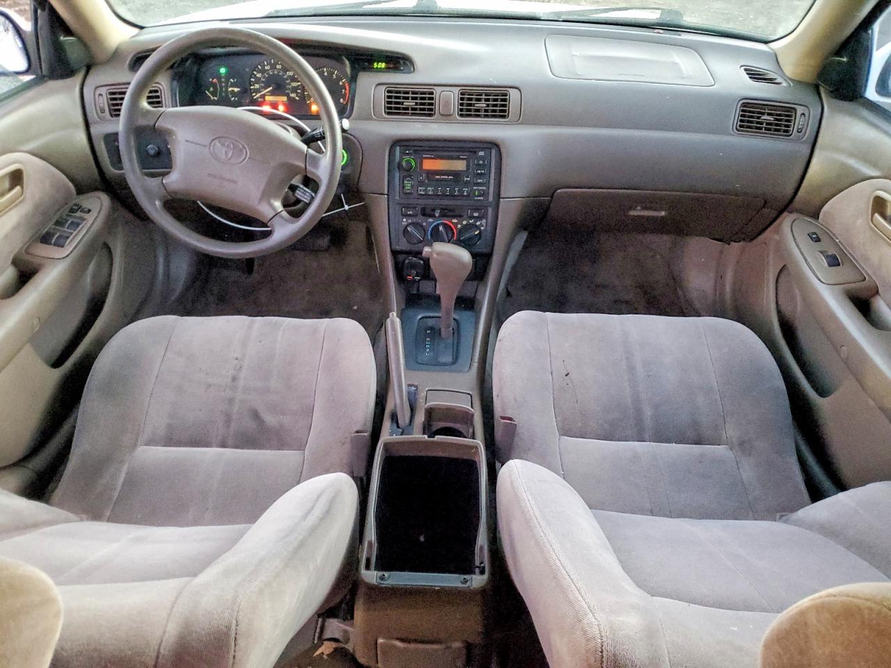 1999 TOYOTA CAMRY LE photo 8