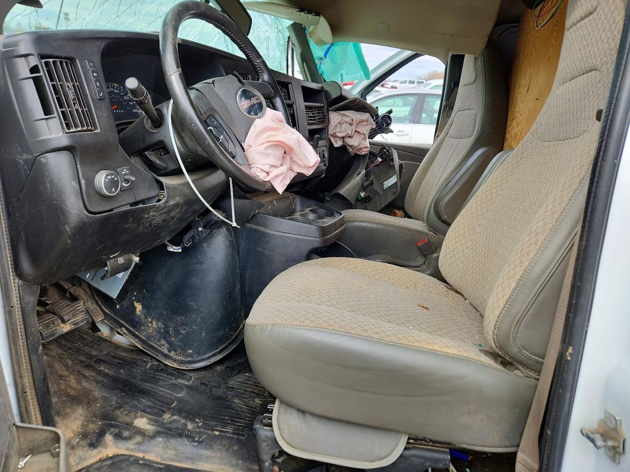 2020 GMC SAVANA G3500 photo 7