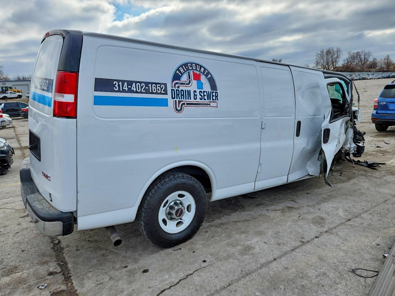 2020 GMC SAVANA G3500 photo 3