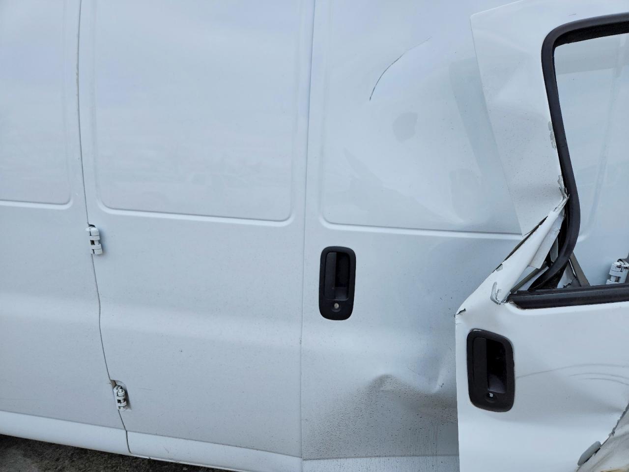 2020 GMC SAVANA G3500 photo 11