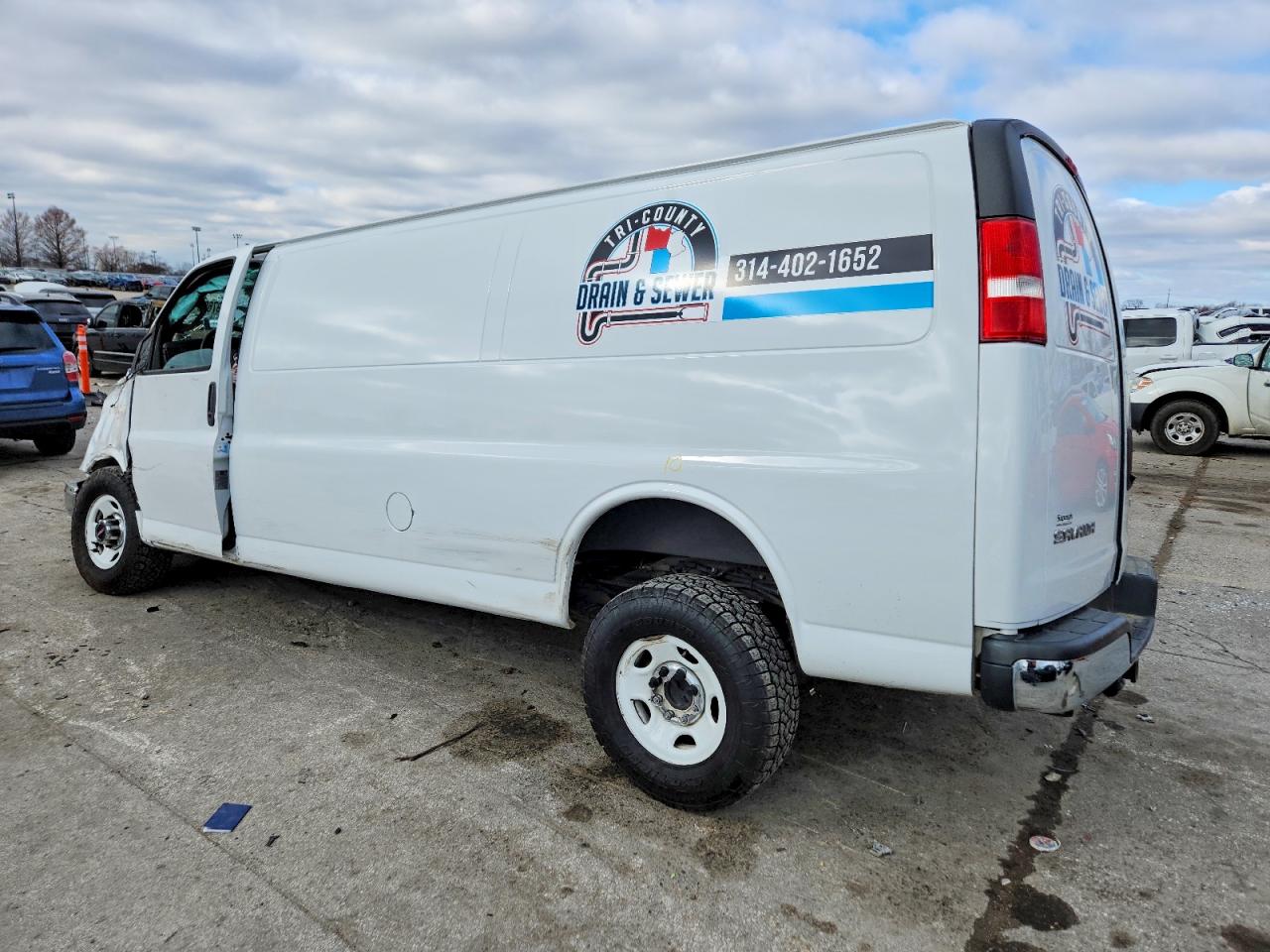 2020 GMC SAVANA G3500 photo 2