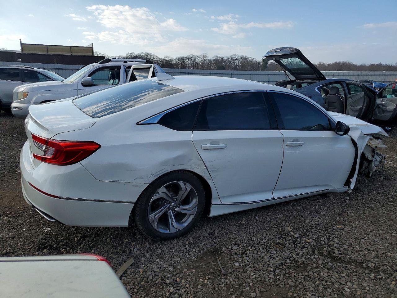 2018 HONDA ACCORD EX photo 3